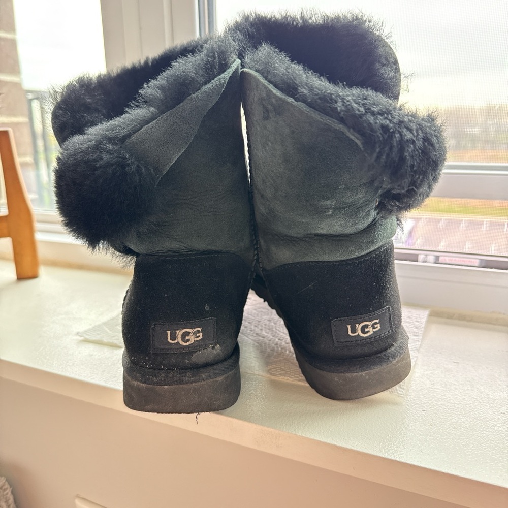 UGG Black Winter Boots with Tan Toggle - Picture 3 of 3